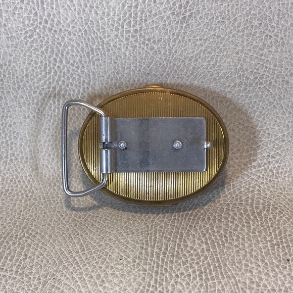 Vintage Belt Buckle Compact - Picture 3 of 3
